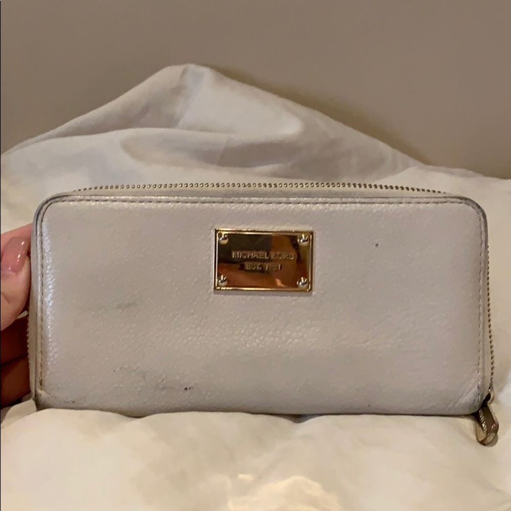 Michael Kors Zip Wallet